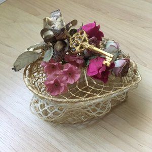 Beautiful Gold Tinsel and Roses Treasure Box!
